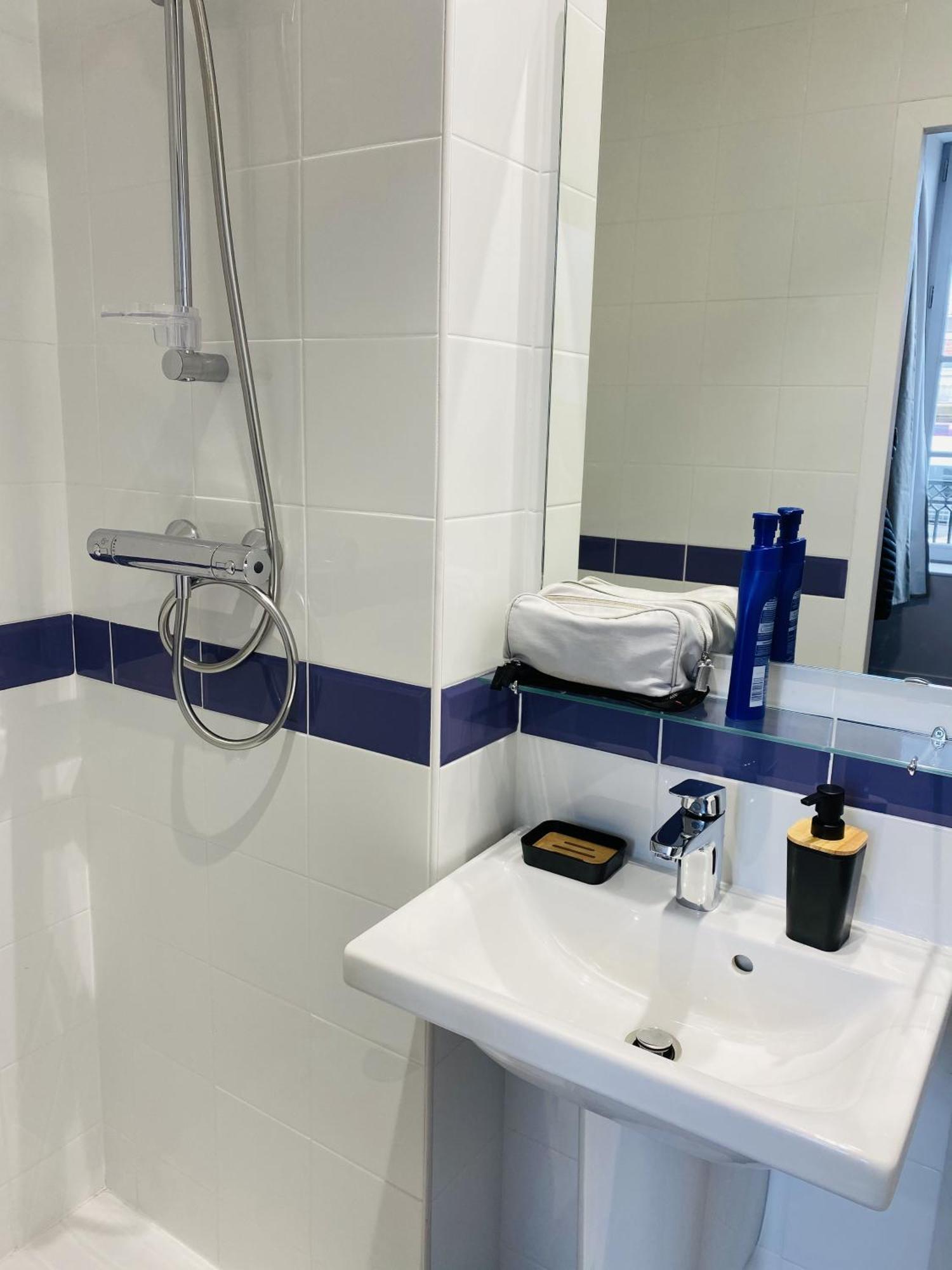 Hostel Flamingo Nimes Gare Centre Rom bilde